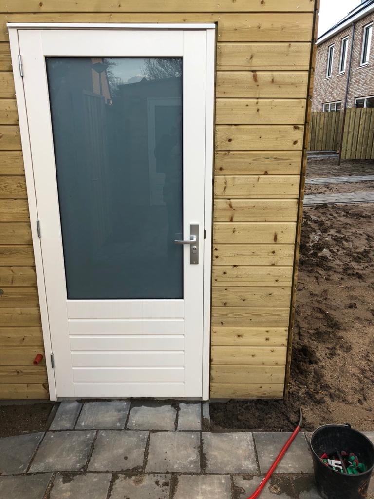 Hardhouten enkele deur met kozijn | mat gelaagd glas | incl. hang- en sluitwerk